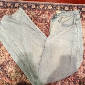 Universal Thread Light Wash Straight Leg Jeans